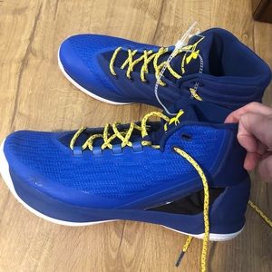 Under Armour Steph Curry Basketball shoes. NWOT